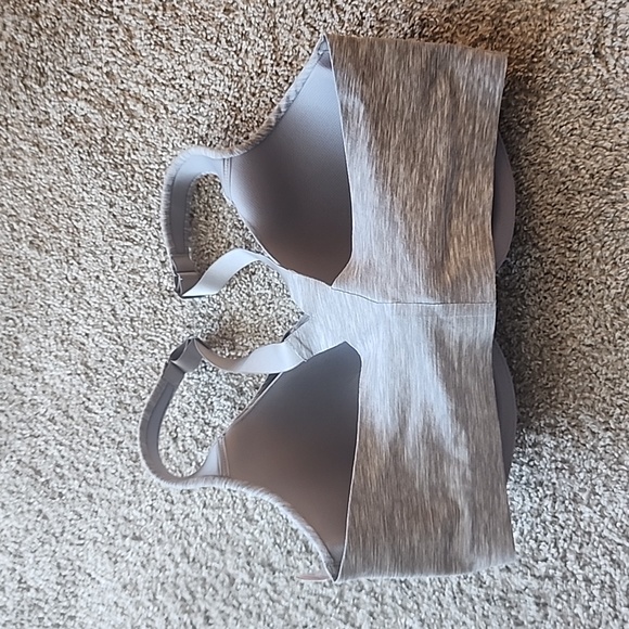 ~Victoria's Secret~ NWT, Knockout Sports Bra w/Medium Support - Picture 3 of 6